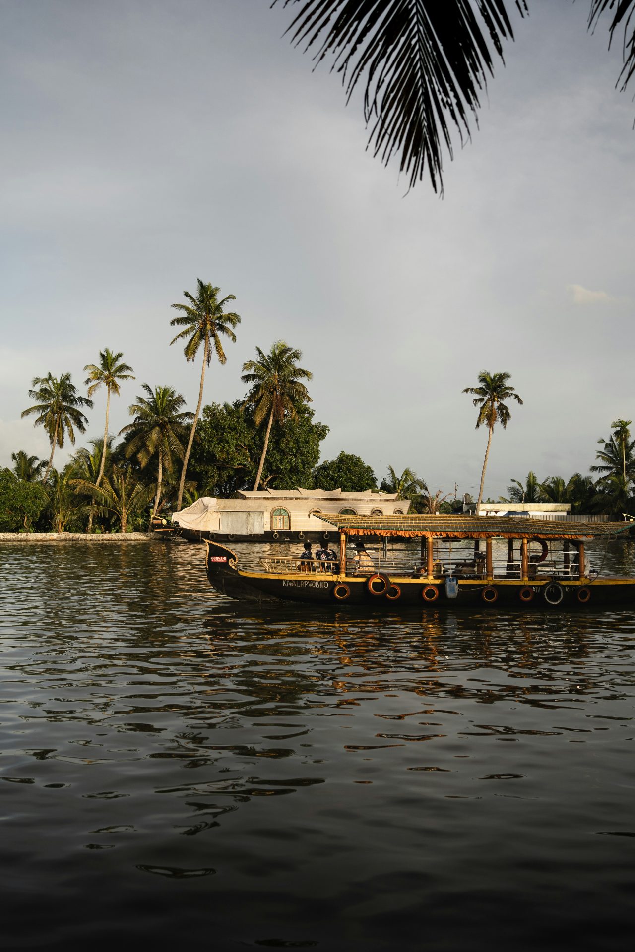 5 Days Kerala Tour – Private Tour with Exclusive Houseboat Stay, Kerala – India
